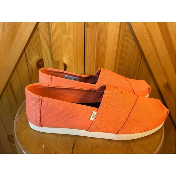 Tom's Apricot Mens slip on boat shoes size 8 nwt - Picture 1 of 8